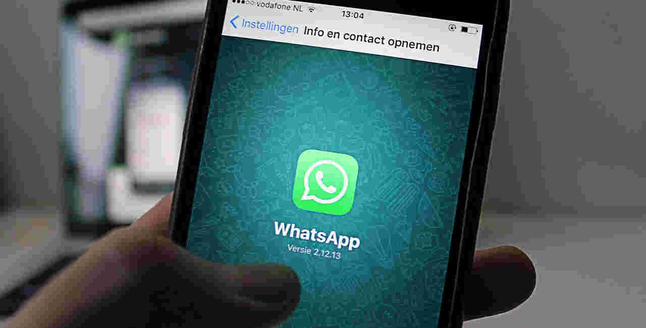 Begini Cara Membuat Status Warna-warni di WhatsApp