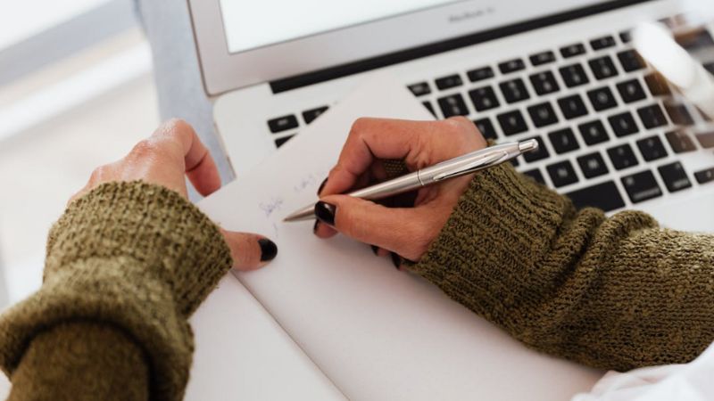 Lifehack Kamu untuk Lulus Ujian, Menulis Esai, dan Sukses Belajar